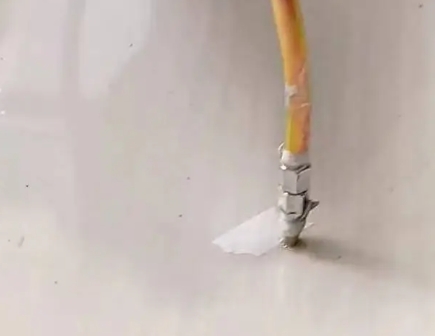 余庆瓷砖空鼓维修公司专业解答在瓷砖铺贴过程中，如果使用的砂料过粗（如全部使用了粗砂），可能会导致以下问题